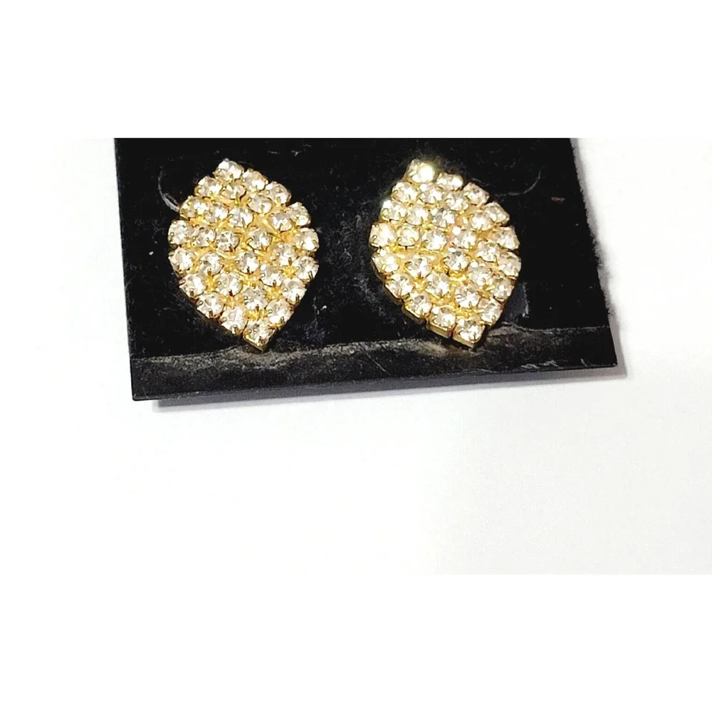 Vintage Sparkly Rhinestone Clip-on Earrings, Diamond-shaped Gold-tone wc-43